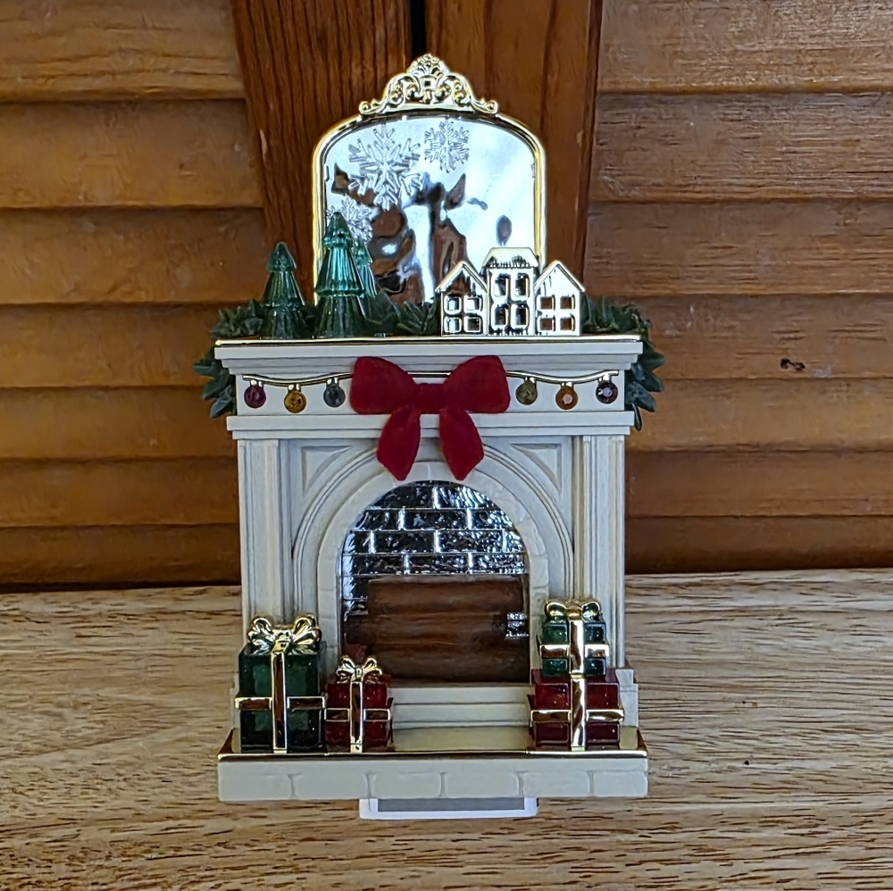 NWT Bath & Body Works Mini Fireplace Wallflowers Plug (White Barn)